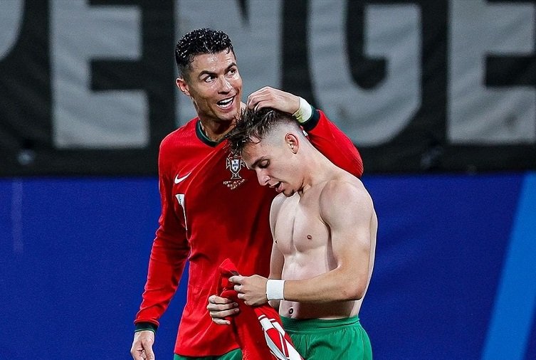 Portugal con Cristiano Ronaldo inició la Eurocopa con triunfo ante República Checa