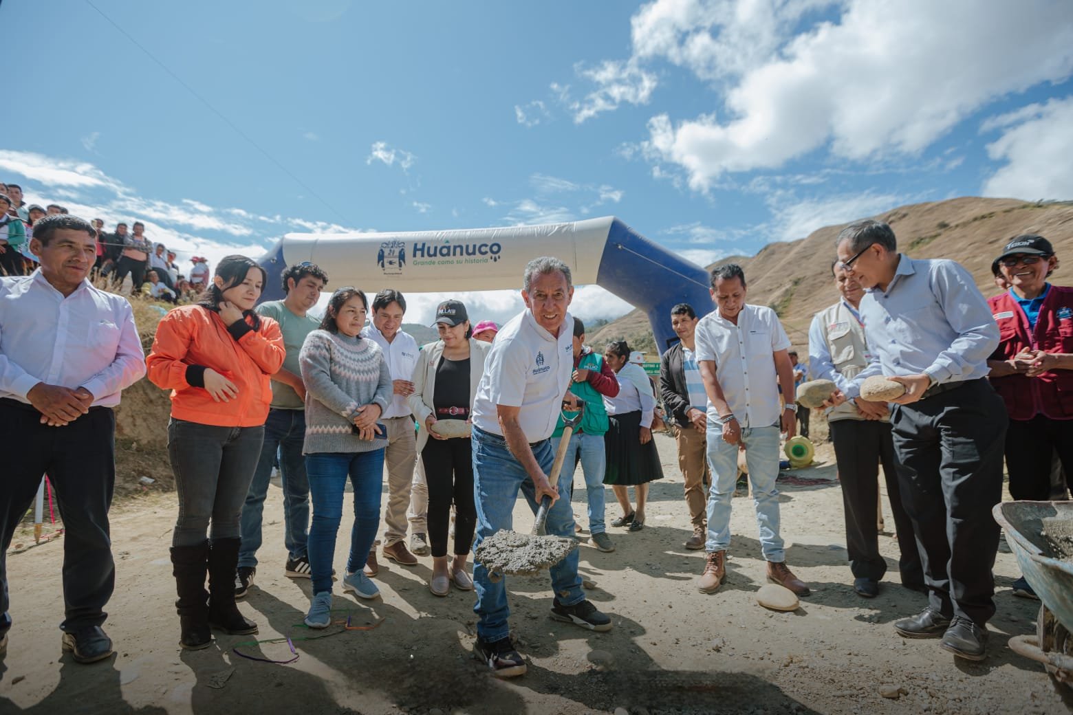 Invierten S/ 7.6 millones en asfaltado de 21 kilómetros de carretera que une Pillao y Chinchao