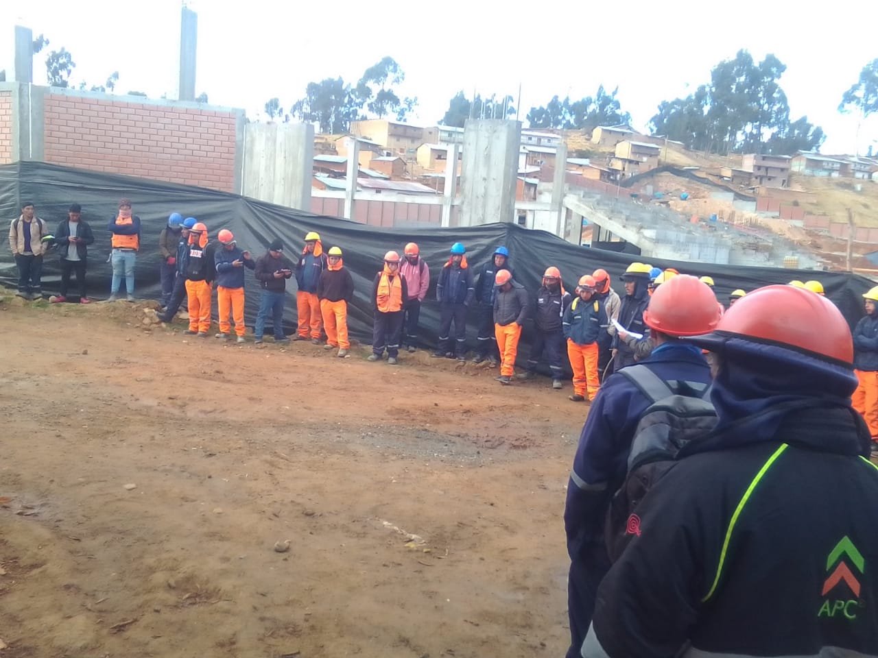 80 obreros que laboran en obra del estadio Colon de Llata están impagos desde abril