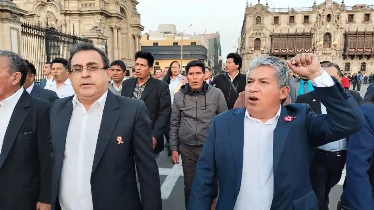 Premier y ministros desairaron a autoridades de Huánuco que reclaman atención de carreteras