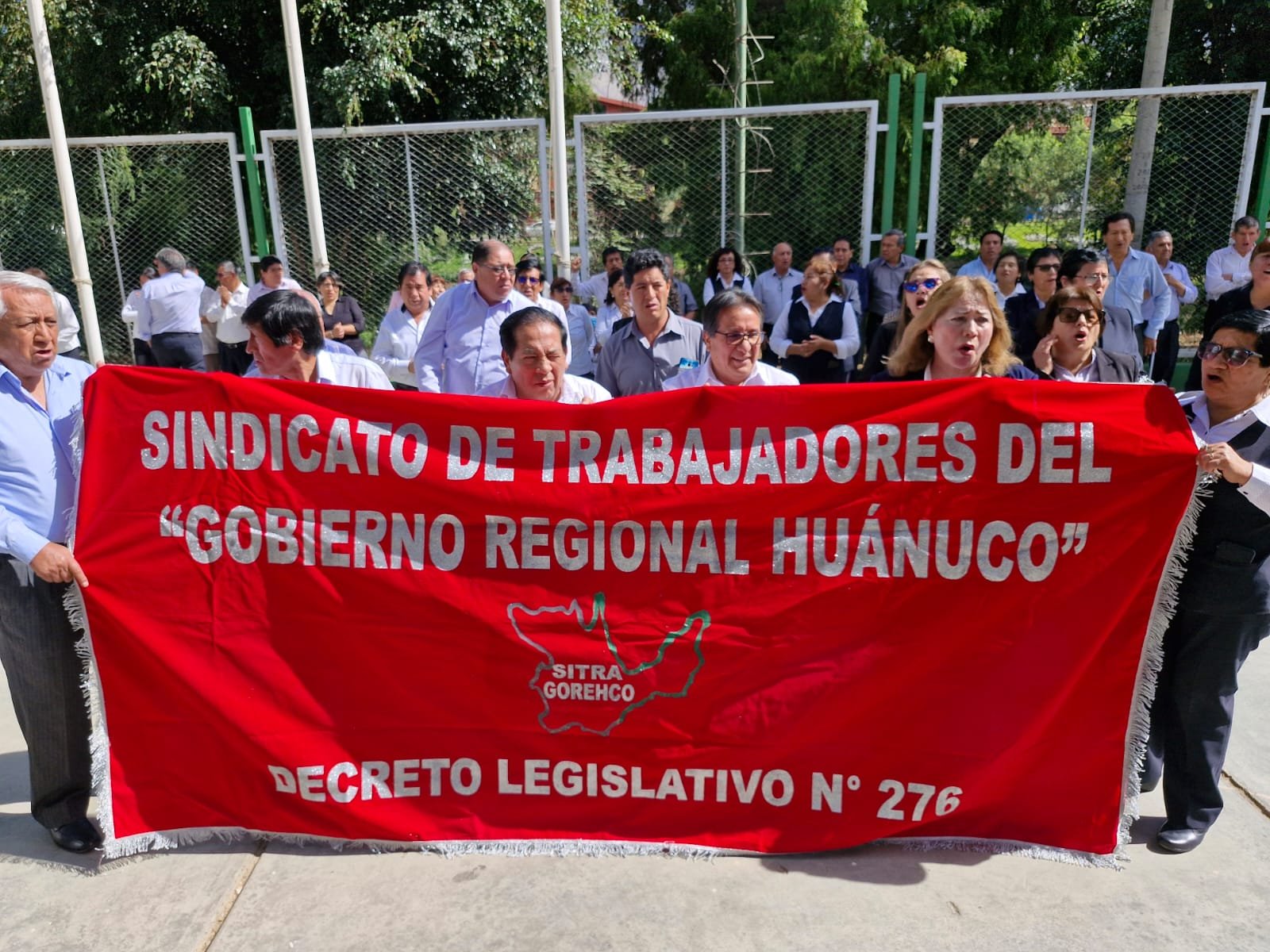 Trabajadores del Gobierno Regional de Huánuco exigen mejoras económicas