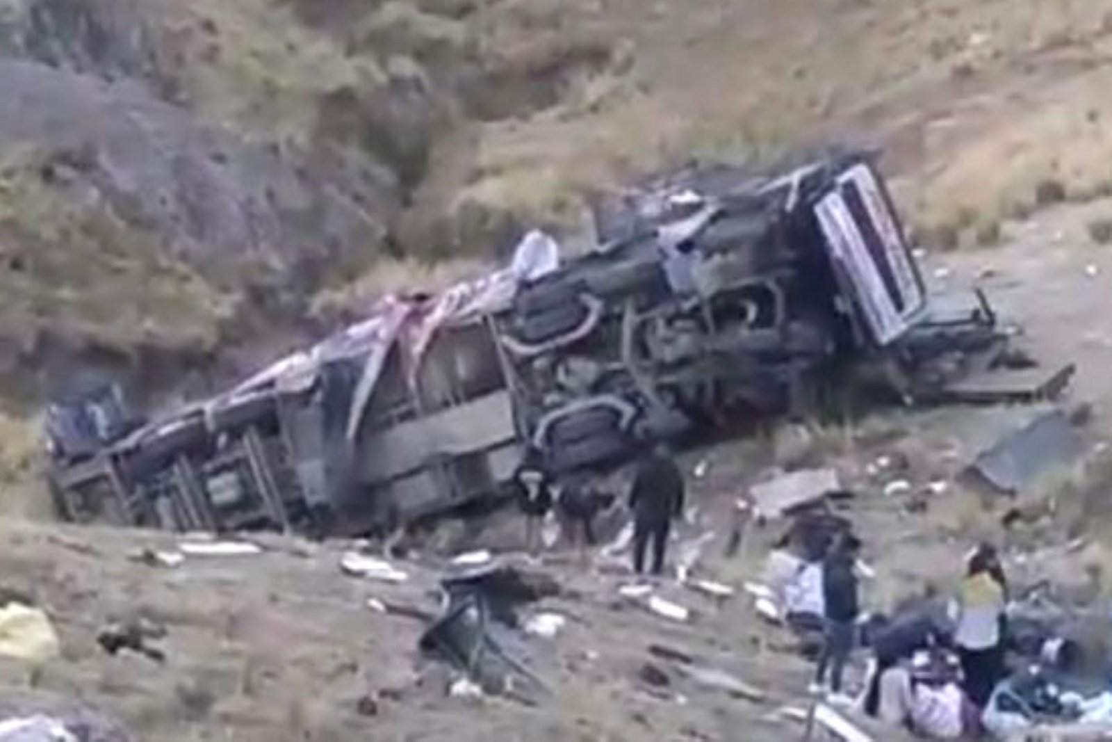 Tragedia en Ayacucho: a 25 se elevan los fallecidos por caída de bus a un abismo en la vía Los Libertadores