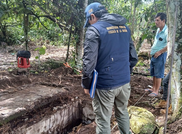 Exhuman restos de padre, madre e hijo asesinados por Sendero Luminoso