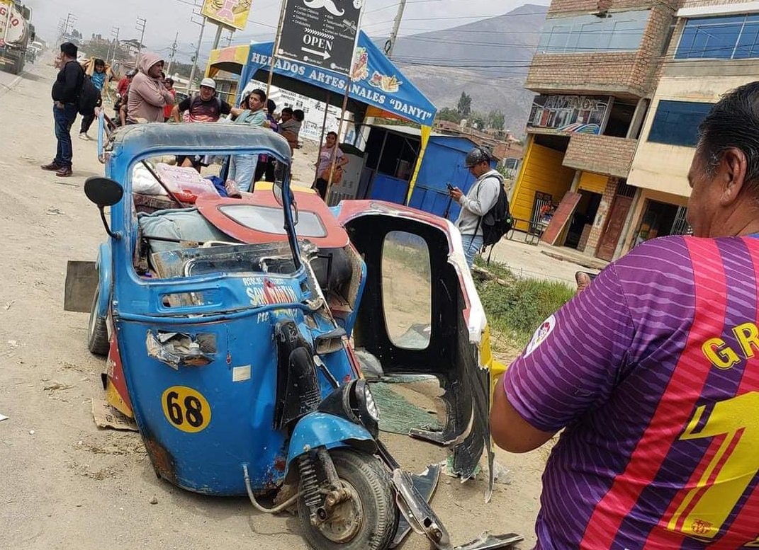 Mototaxista queda grave tras violento choque con ómnibus, cuyo chofer se dio a la fuga