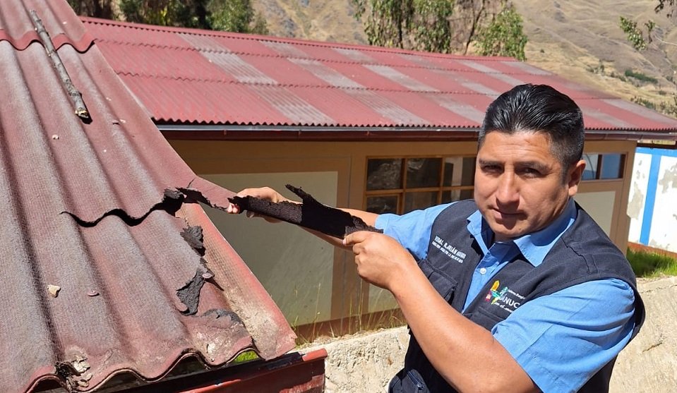 Detectan que techo de aulas en el poblado de Gorgor es de muy mala calidad, tipo cartón