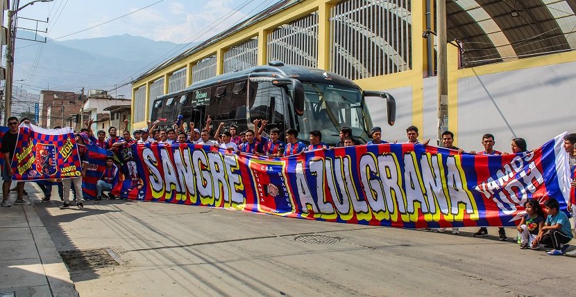 Hinchada ‘azulgrana’ se moviliza porque quiere ver en Primera al cuadro huanuqueño