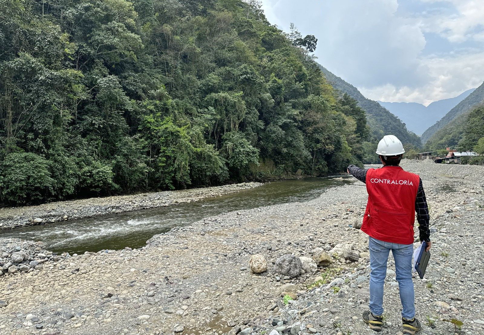 Empresa que limpió el río Huachipa falsificó currículo de residente de obra