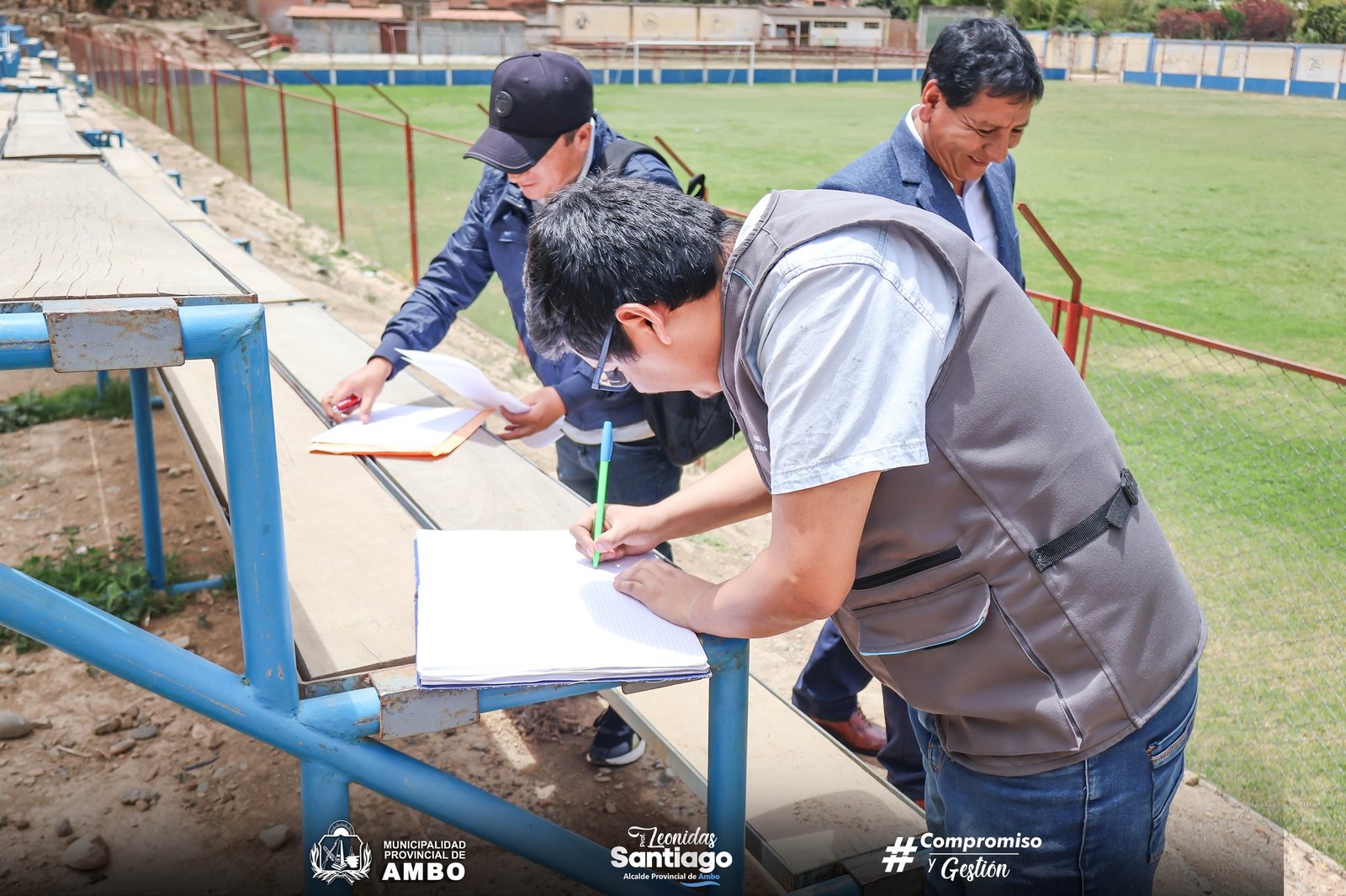 Elaborarán expediente técnico para mejorar estadio municipal de Ambo