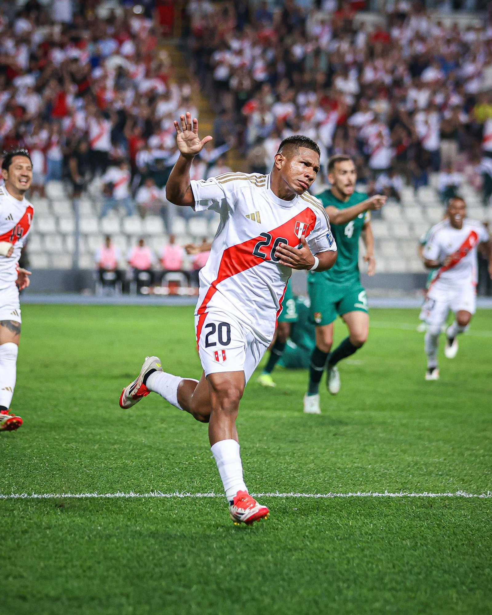 Perú gana a Bolivia y revive su chance para clasificar al próximo Mundial