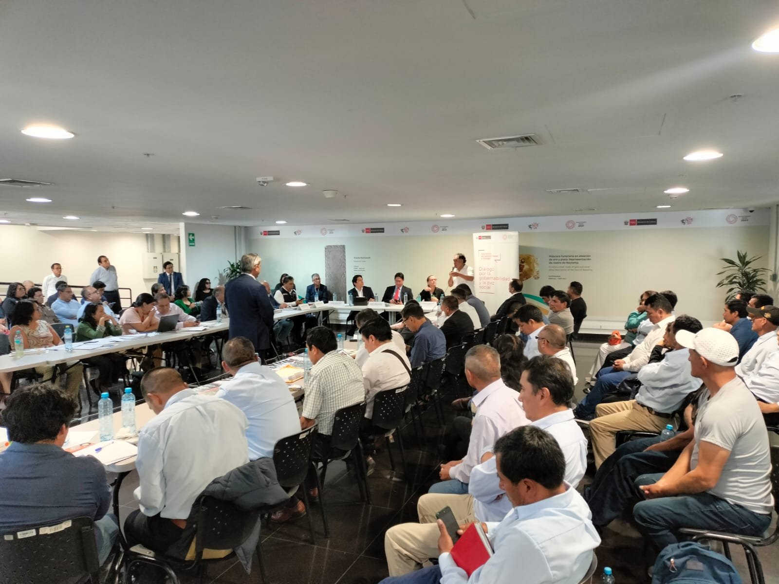En Mesa de diálogo de Llata firman acuerdos en educación y transportes con la PCM y Antamina