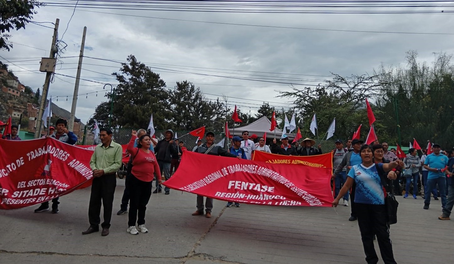 Trabajadores administrativos del sector Educación acatan huelga indefinida