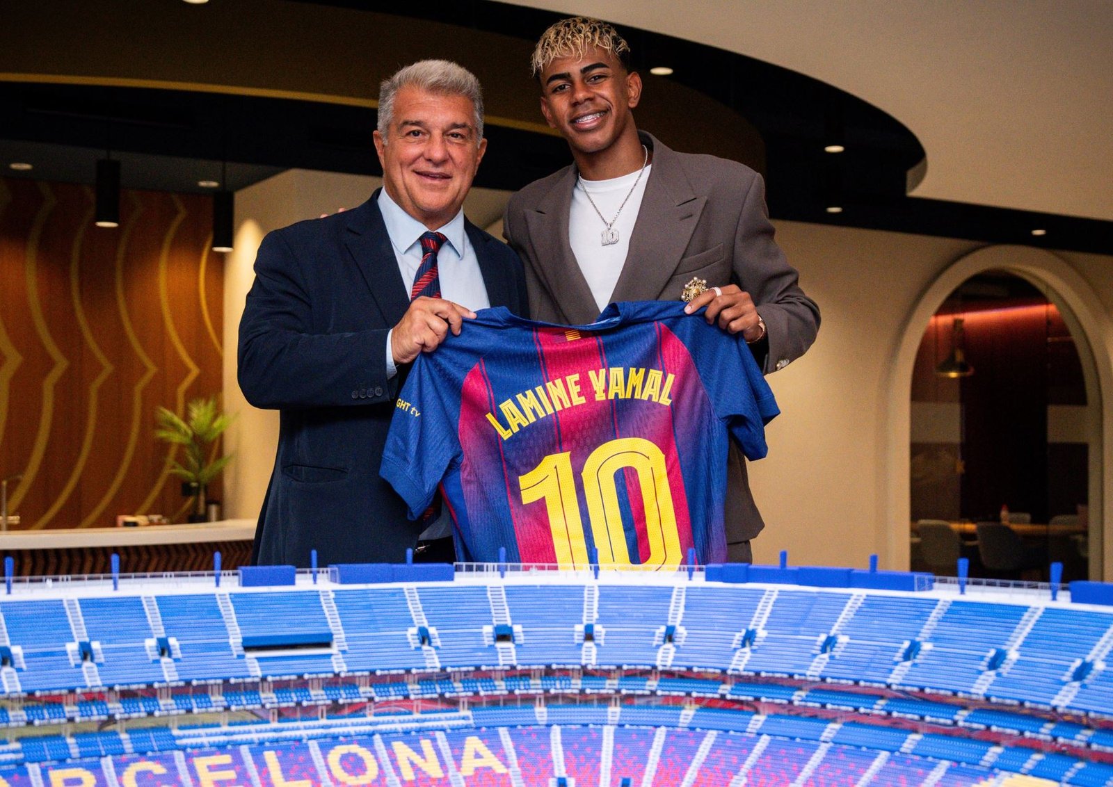 El dorsal ’10’, Lamine Yamal firmó hasta el 2031 con el Barça