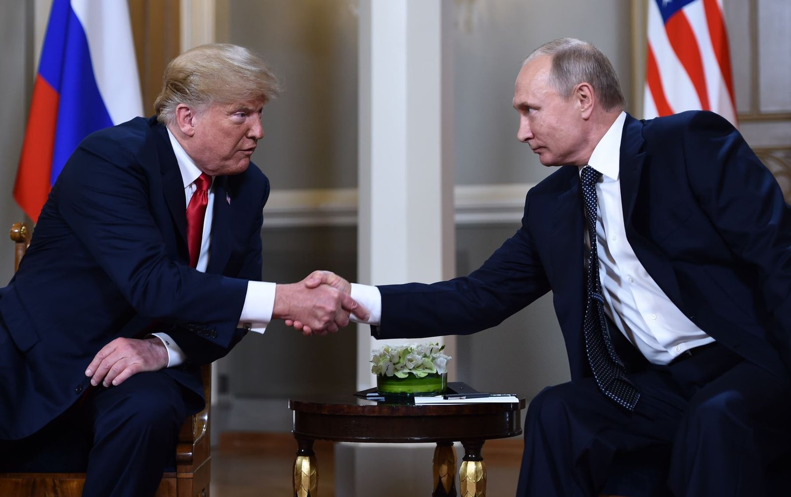 Donald Trump amenaza a Rusia con aranceles del 100% si en 50 días no cesa guerra en Ucrania