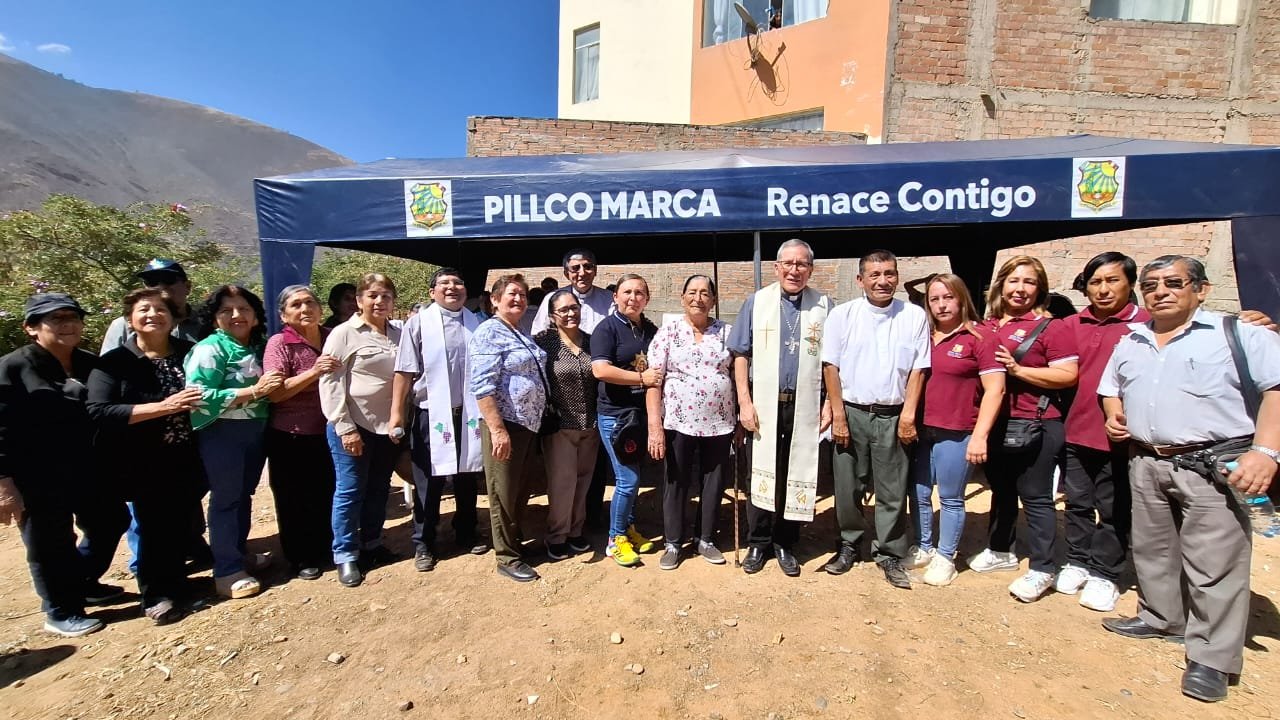 Alcaldesa dona terreno para construcción de un templo parroquial en Pillco Marca