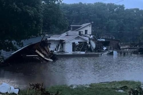 Inundaciones en Texas dejan ya más de 100 muertos, mientras continúa búsqueda de desaparecidos