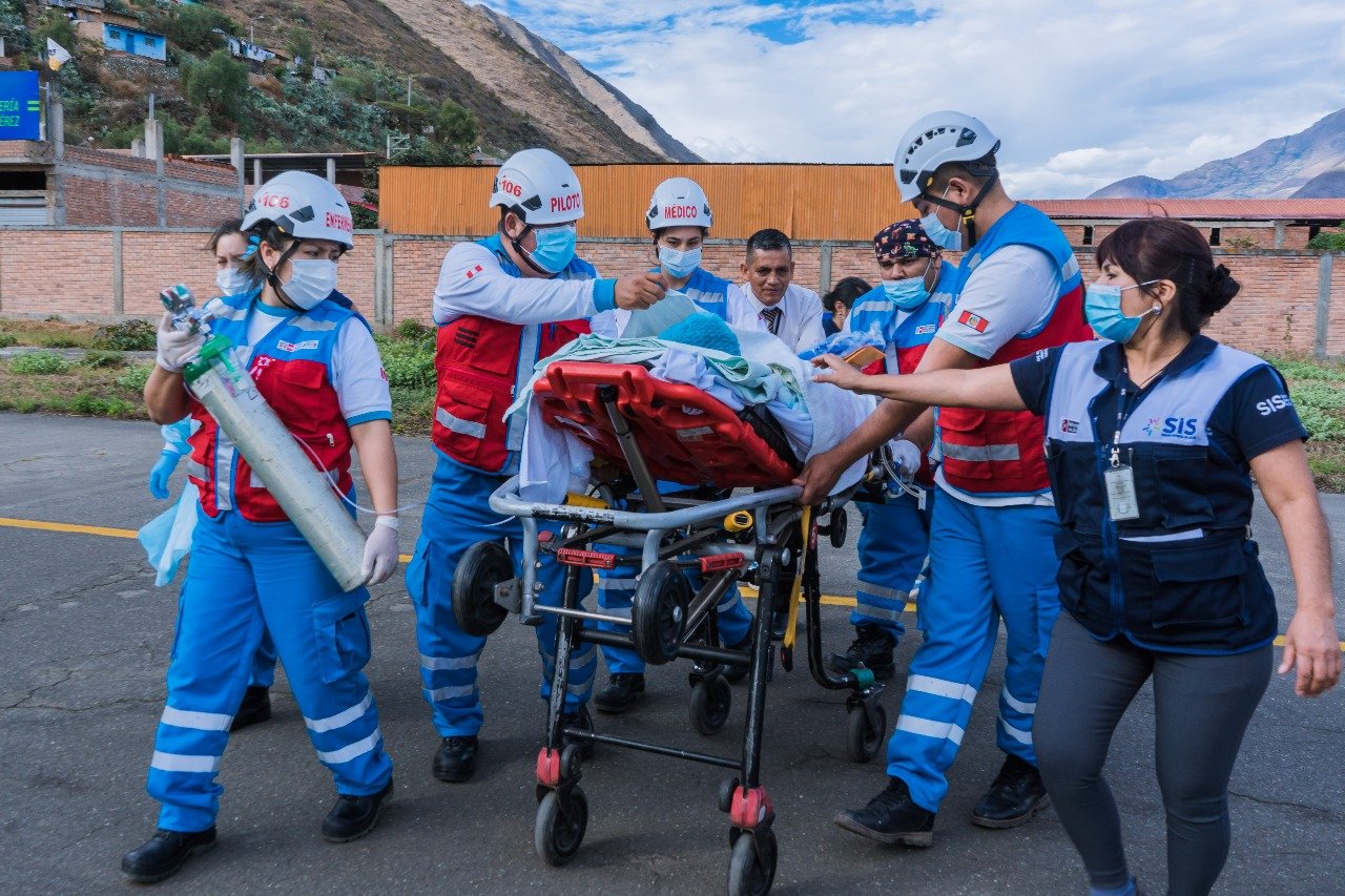 Evacuan a cinco miembros de una familia que sufrieron quemaduras tras deflagración de gas