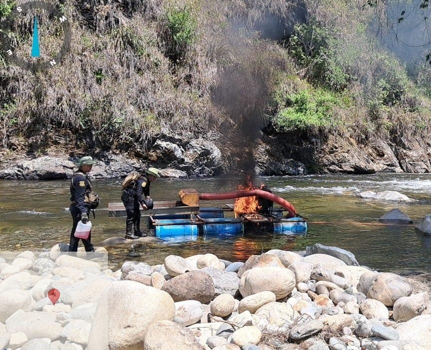 Destruyen draga en el río Derrepente