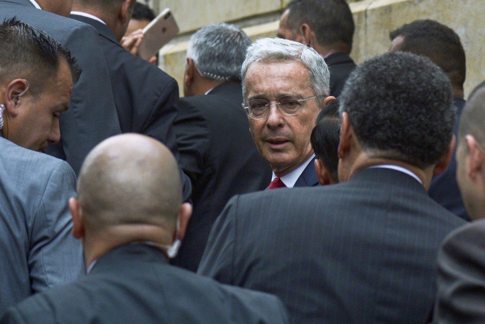 Tribunal Superior de Bogotá ordena la libertad del expresidente colombiano Álvaro Uribe