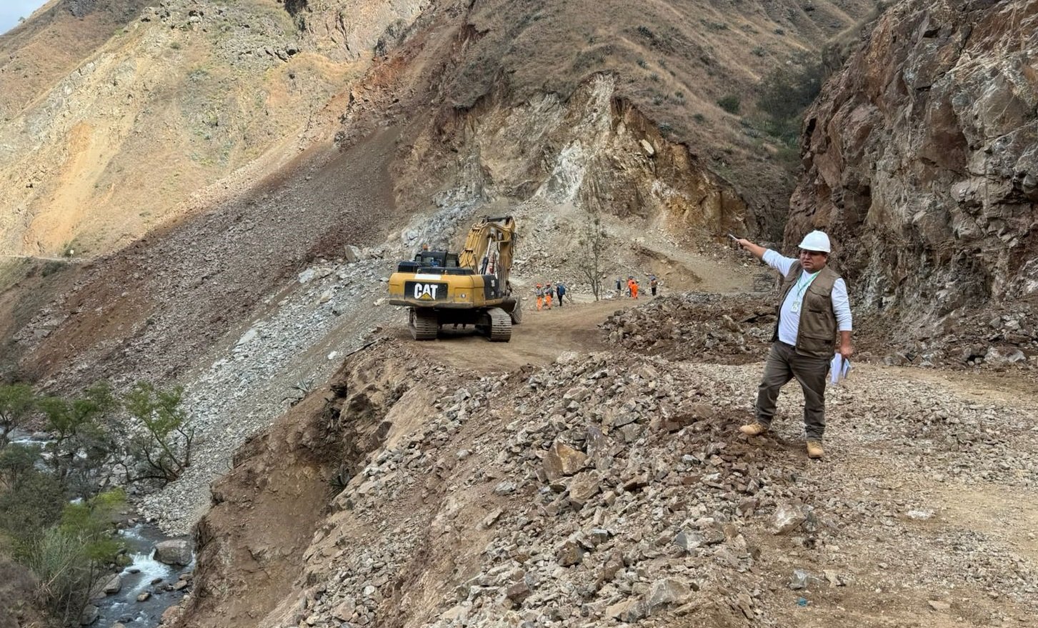 Deslizamiento paraliza ejecución de asfaltado en la carretera Higueras – Cozo
