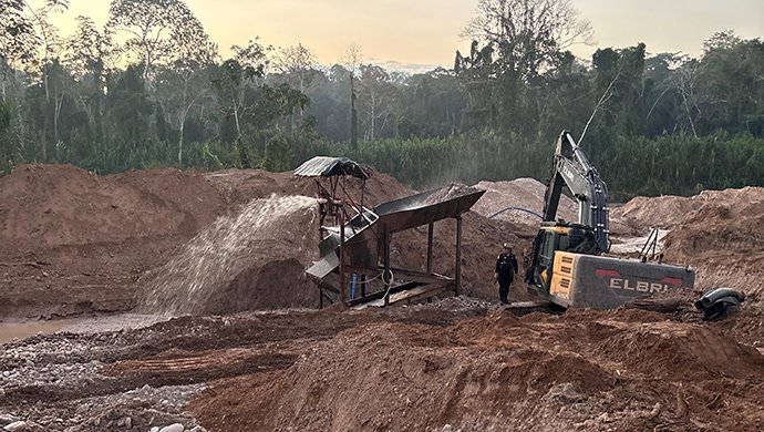 Destruyeron tres campamentos de la minería ilegal en Puerto Inca