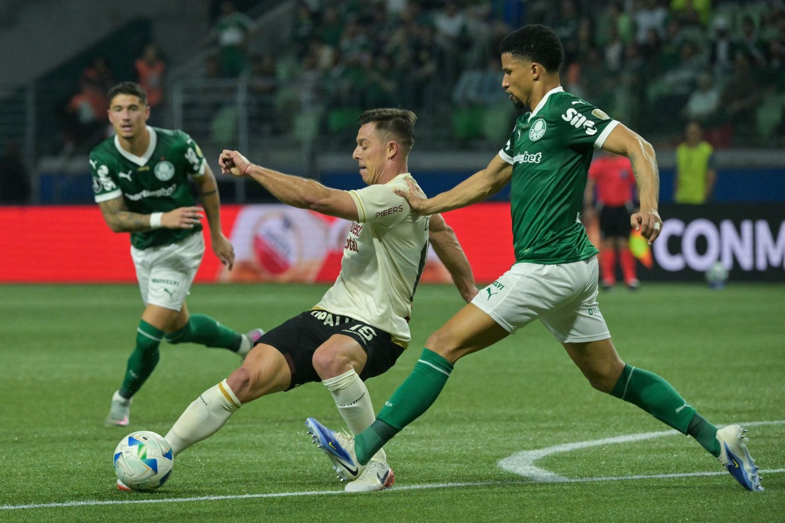 Universitario se despidió de la Libertadores con empate sin goles ante Palmeiras en Brasil