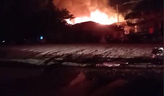 Incendio destruye el 90% de instalaciones de la ATFF Puerto Inca