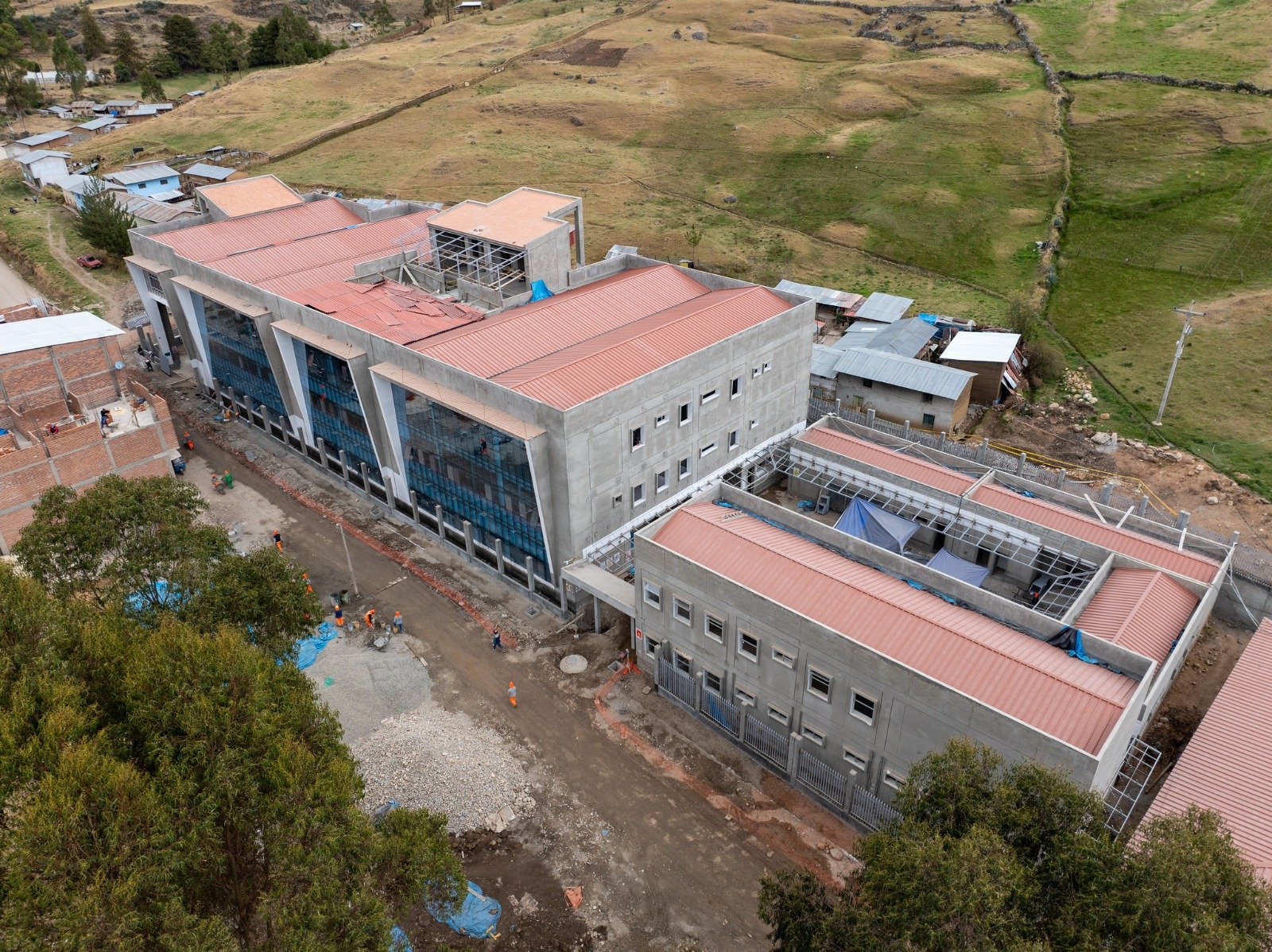 Construcción del centro de salud de Baños que será de categoría I-4 tiene 56 % de avance