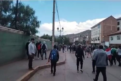 Actos de violencia afectan a la población del Cusco y a los visitantes de Machu Picchu