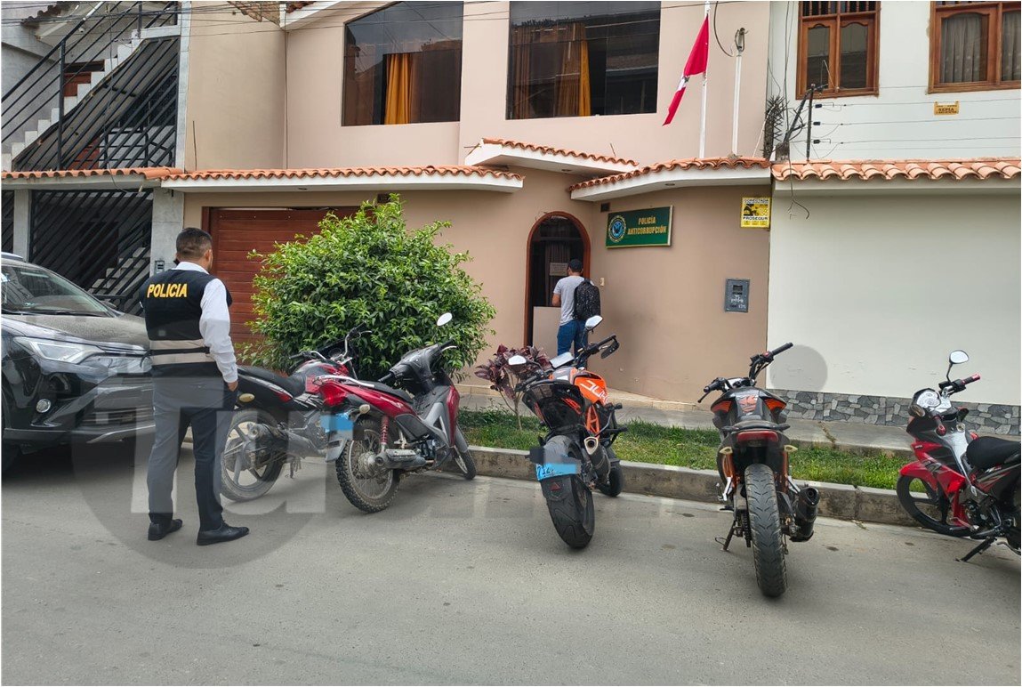 En operativo anticorrupción detienen a policía y dueña de grifo por desvío de combustible para patrullero