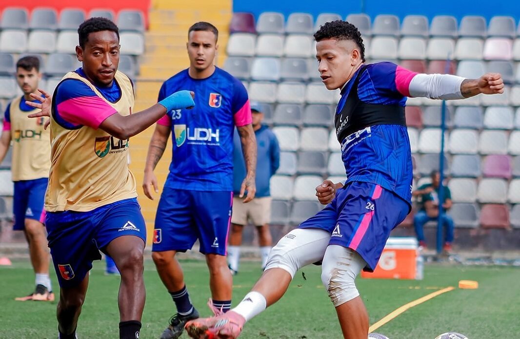 A Alianza Universidad le quedan 12 puntos para pelear en su lucha por evitar el descenso