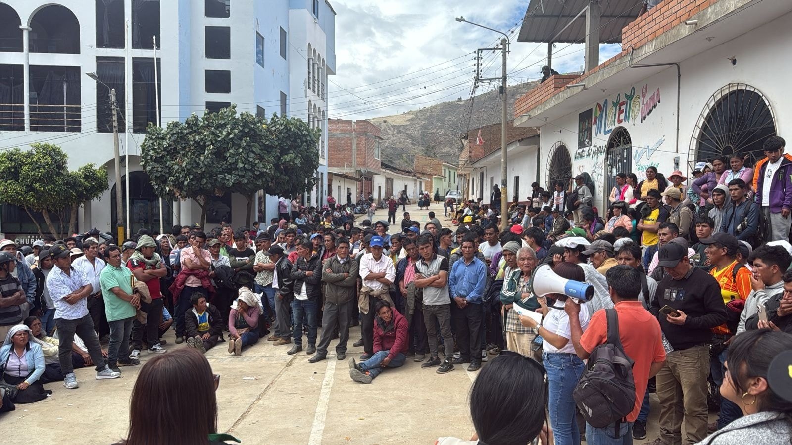 Pobladores levantan medida de protesta en Churubamba tras diálogo con alcalde