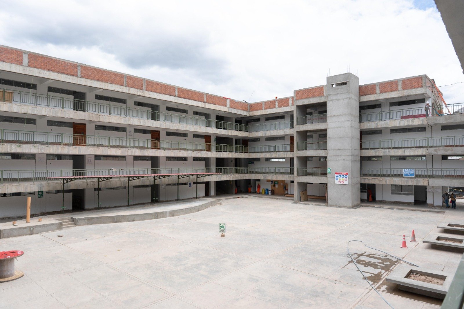 Construcción de aulas del colegio Illathupa registra un 94% de avance