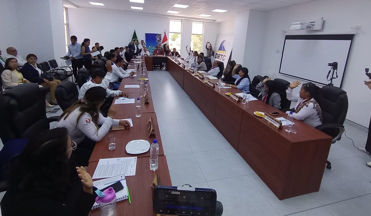 Por mayoría, Consejo Regional autoriza 12° viaje de gobernador al extranjero