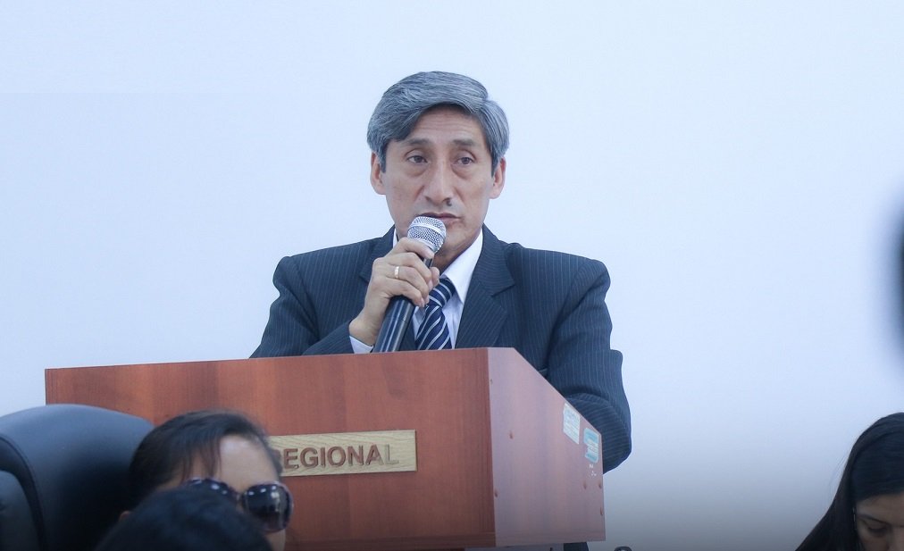 Director de Educación sostiene que no registra antecedente negativo en su file personal