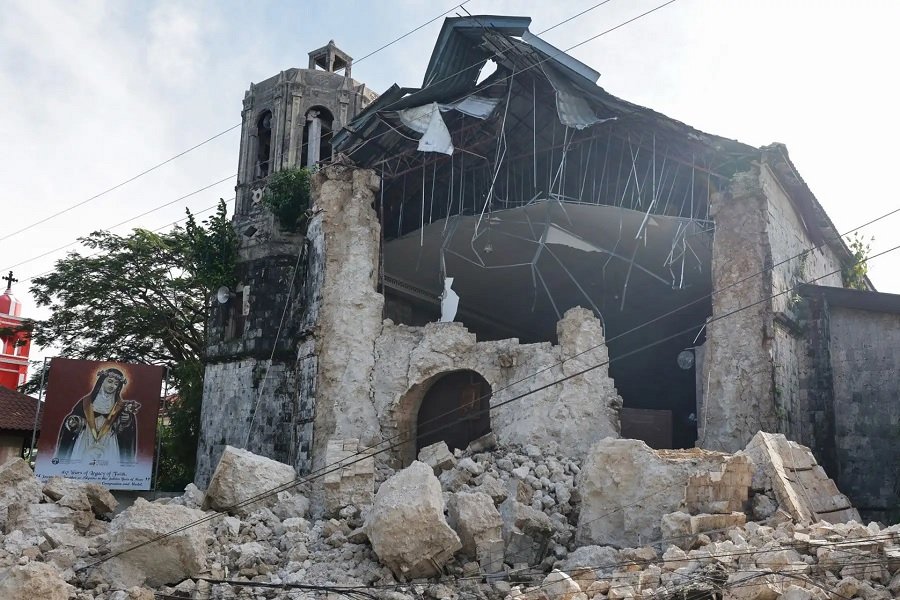 Filipinas se moviliza tras sismo de magnitud 6,9 que dejó 72 muertos y miles de afectados