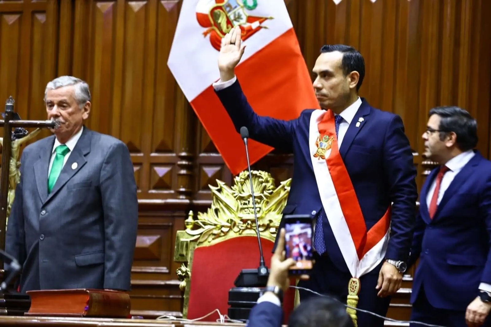 Perú amanece con nuevo Presidente, José Jerí Oré juró para suceder a Dina Boluarte
