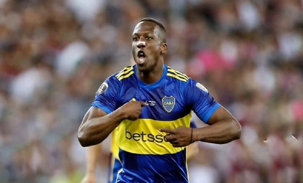 Luis Advíncula está en la mira de Alianza Lima para la temporada 2026