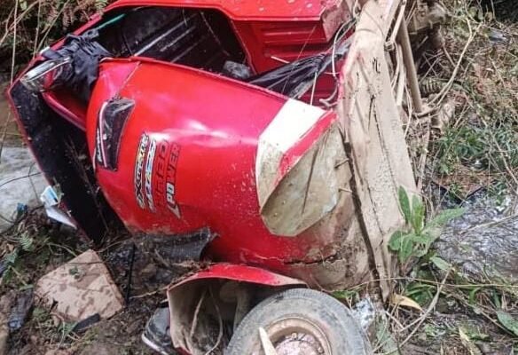 Adolescente muere al desbarrancarse con trimóvil que conducía
