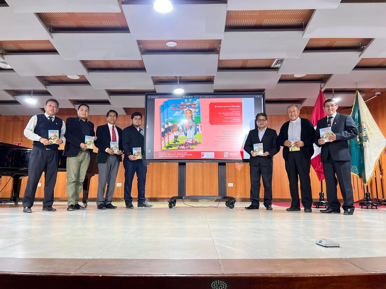 Presentan segundo tomo del poemario “Mis primeros versos a mi Madre Divina”