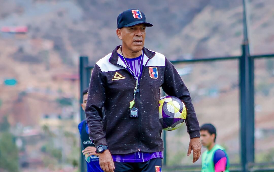 Roberto Mosquera estalla contra arbitraje tras derrota de Alianza UDH ante UTC