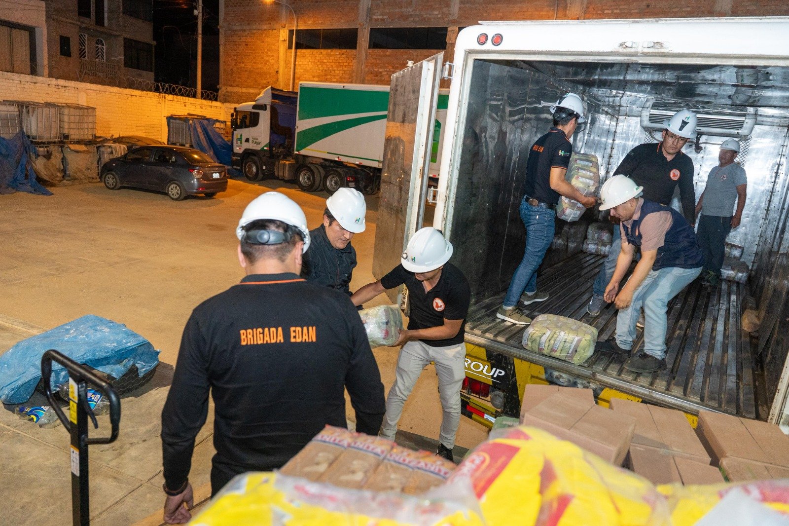 Llevan ayuda a familias afectadas por inundación en Pueblo Nuevo