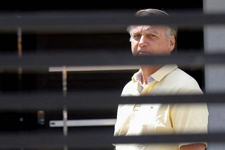 Bolsonaro inicia condena de 27 años por intento de golpe de Estado en Brasilia