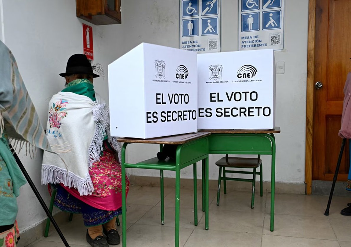 El ‘No’ se impone en el referéndum de Ecuador con el 50 % escrutado
