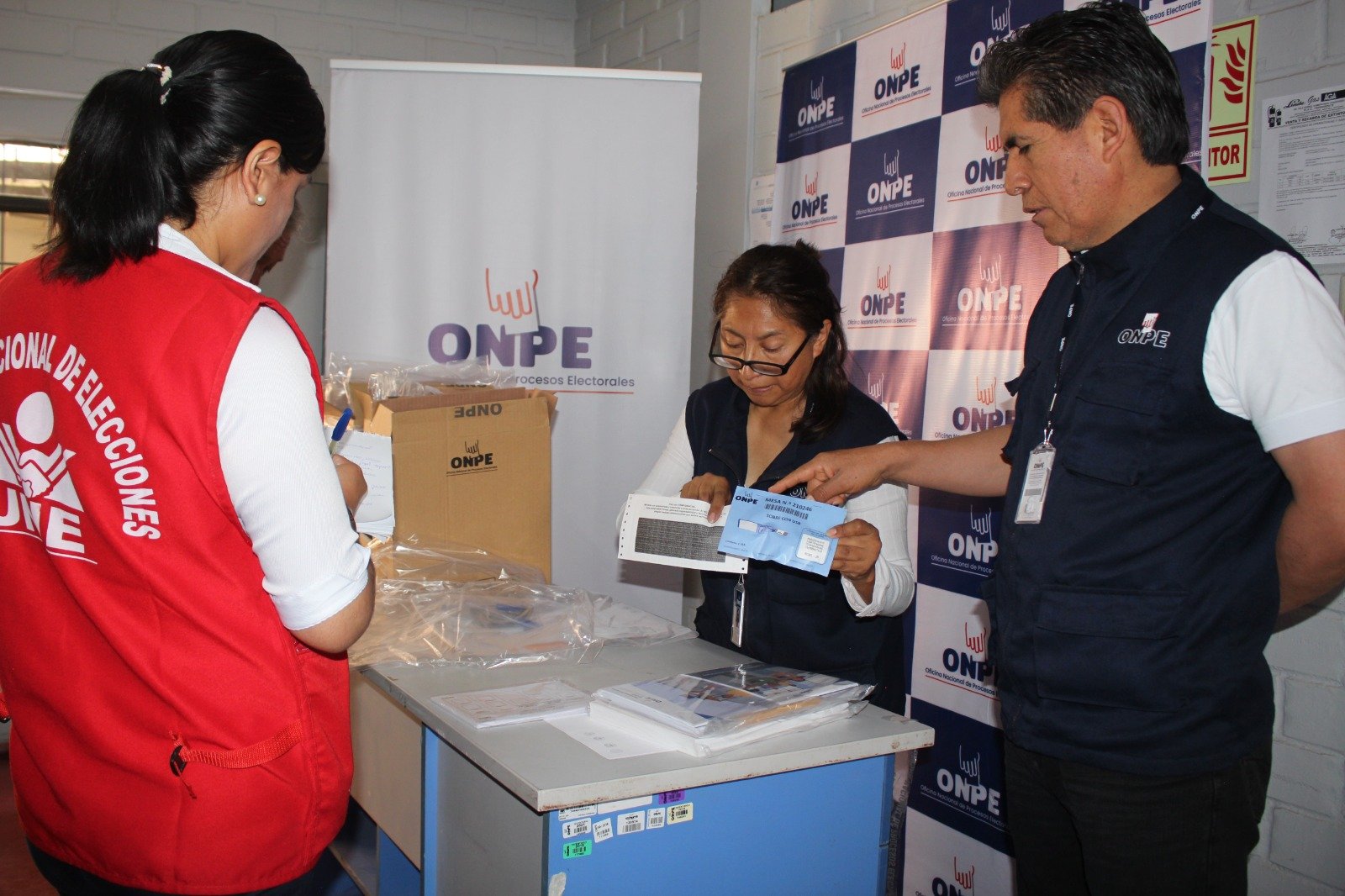 Verifican material electoral para elecciones primarias del 30 de noviembre