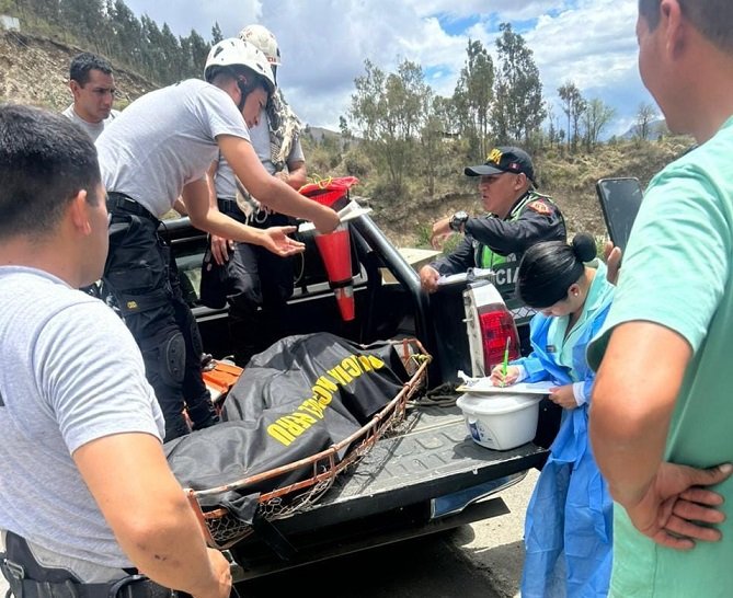 Caída de camión a un abismo deja dos muertos en la vía Huánuco a La Unión