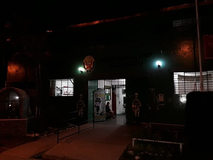 Choque de camión y moto deja un herido de gravedad