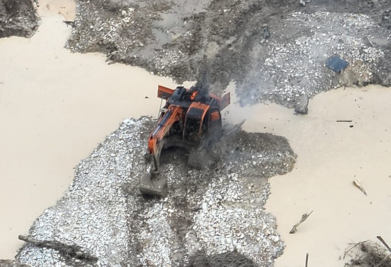 Destruyen maquinarias usadas en la minería ilegal valorizadas en más de 16 millones de soles