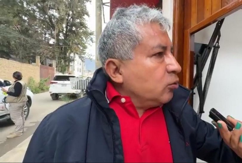 Gobernador sostiene que no sabía que policía detenido era pareja de Sully Godoy