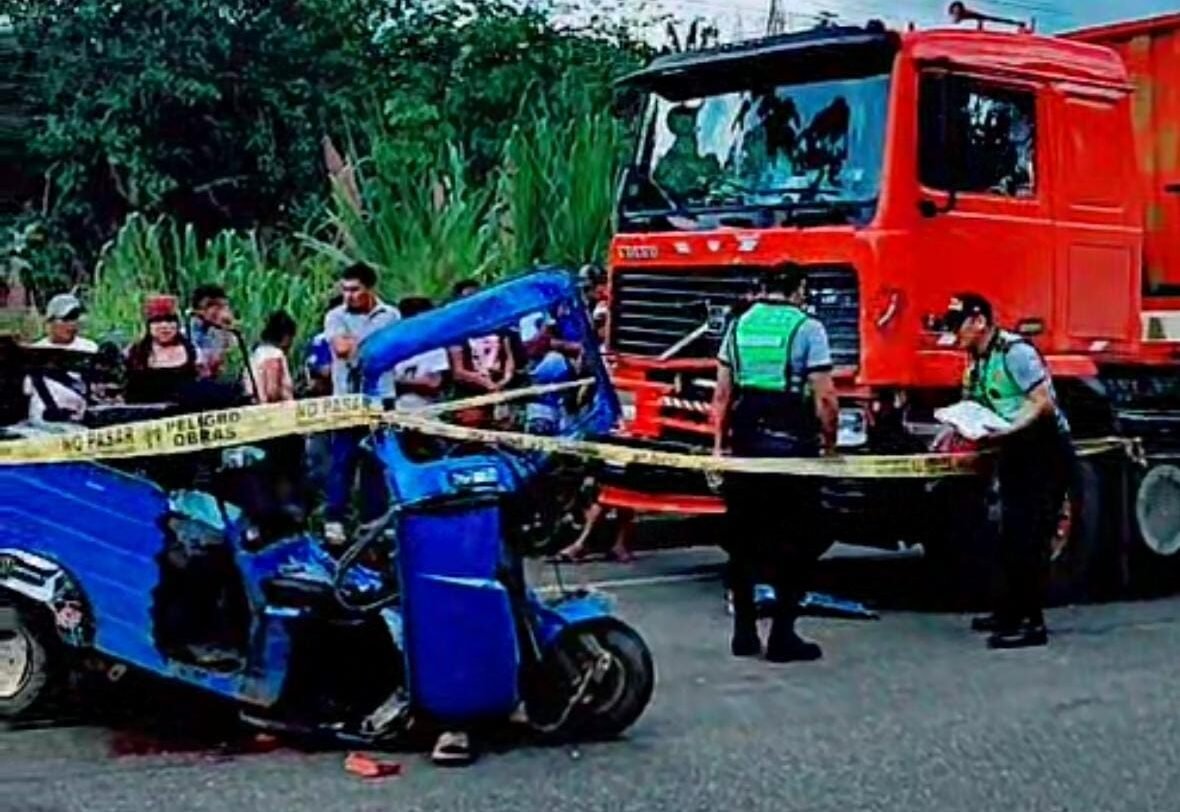 Choque de trimóvil con tráiler deja un muerto y un herido grave