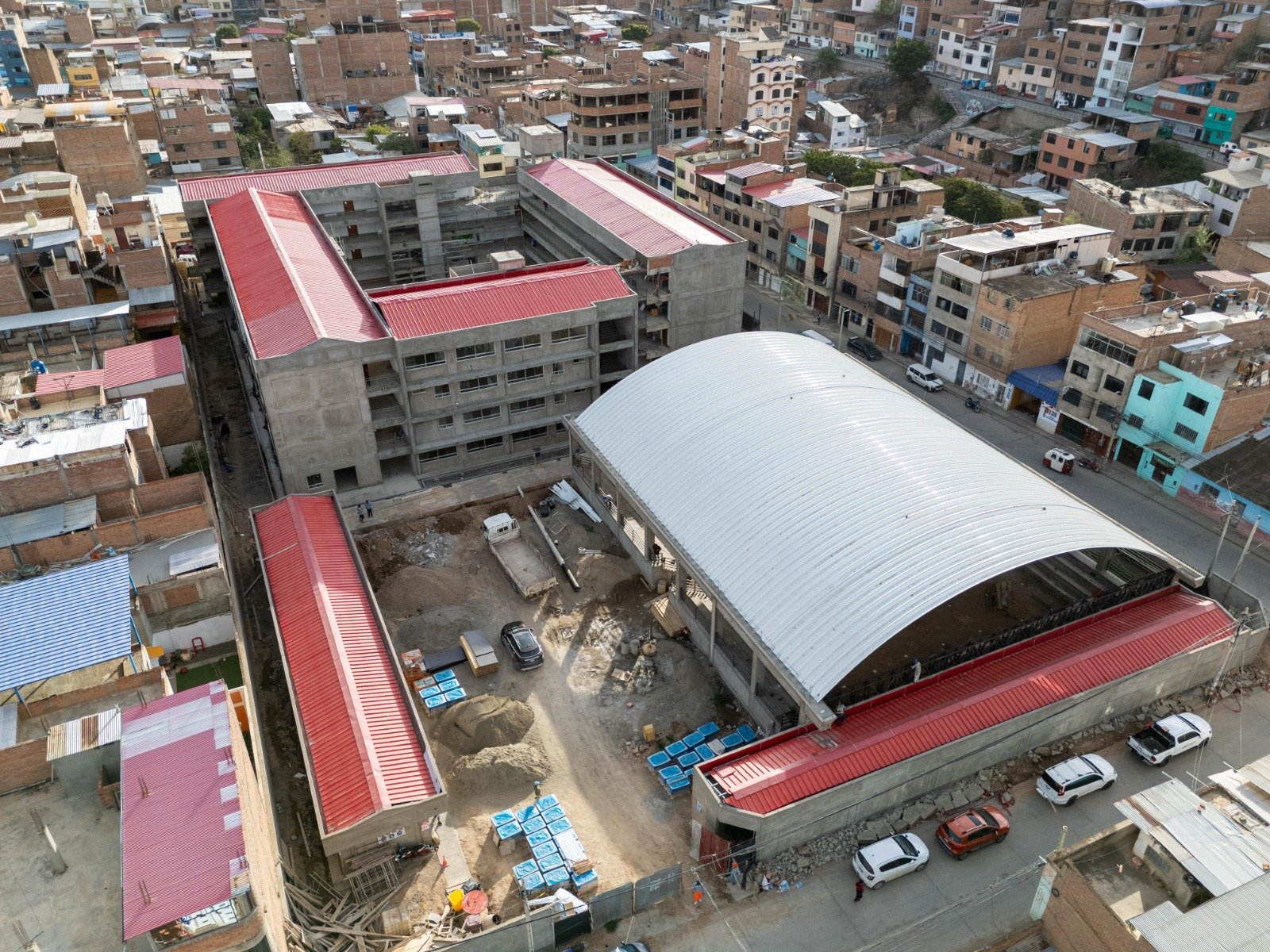 Directivos de la Apafa del colegio Illathupa verificaron la nueva infraestructura educativa